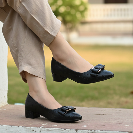 Croc-Texture Bow Pump Black